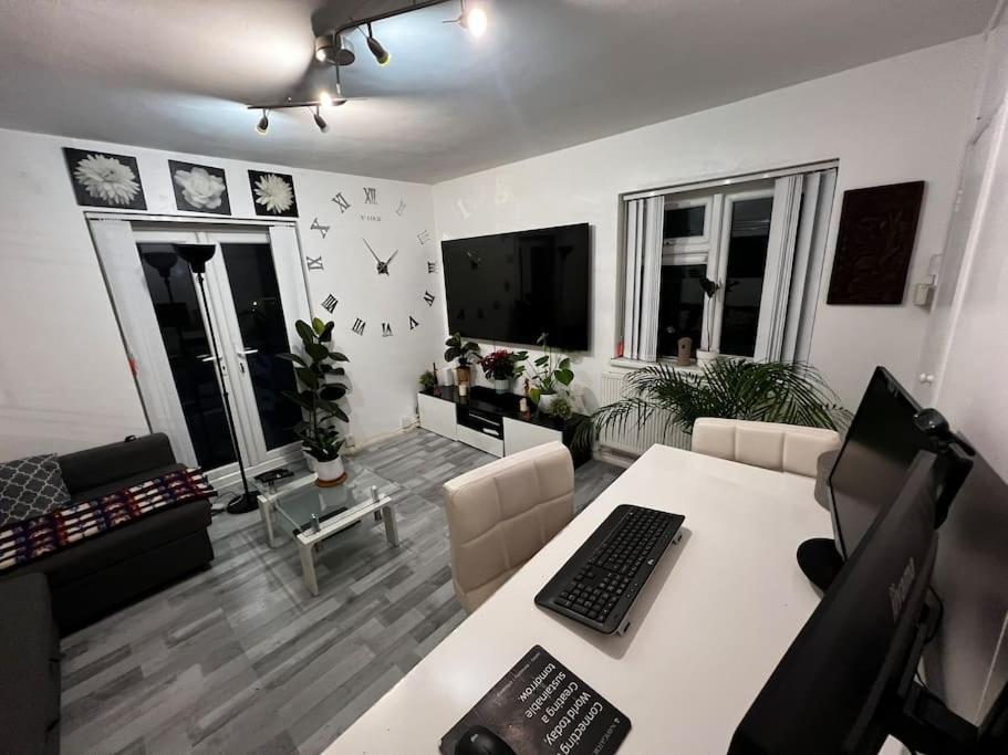 1-Bed Flat With Fast Wi-Fi In Prime Location 15Mins From Central London Eksteriør bilde